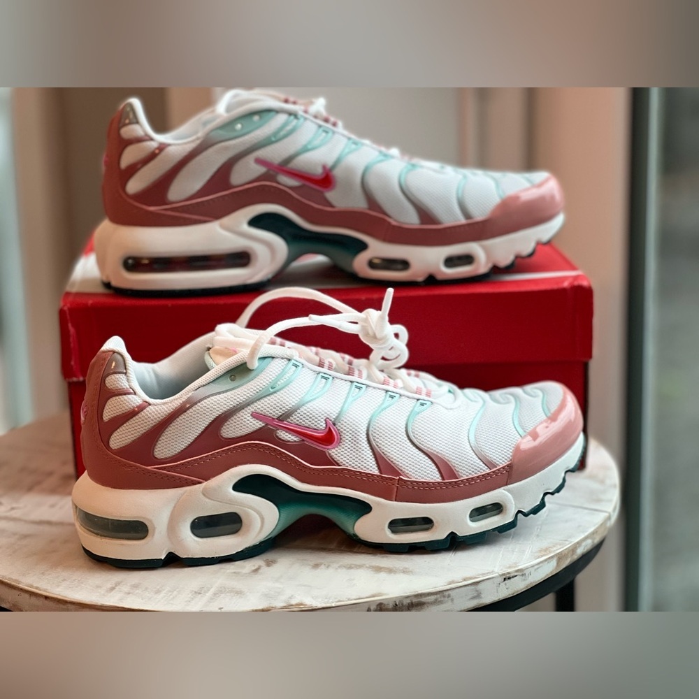 Nike Air Max Plus Red Stardust Jade Ice Size 7y 8.5w Sneakers
